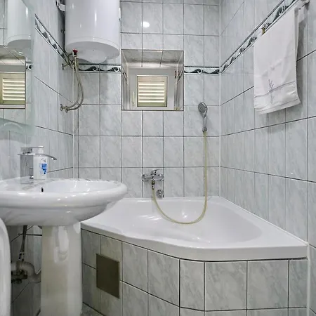 Apartman And Misic *