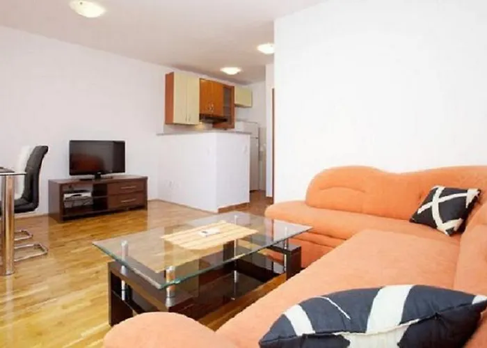 Apartman And Misic *