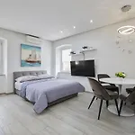 And Misic Apartment *