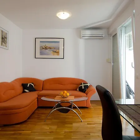 Apartament And Misic *