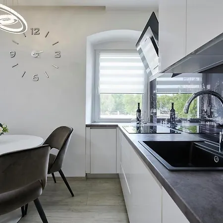 Apartament And Misic